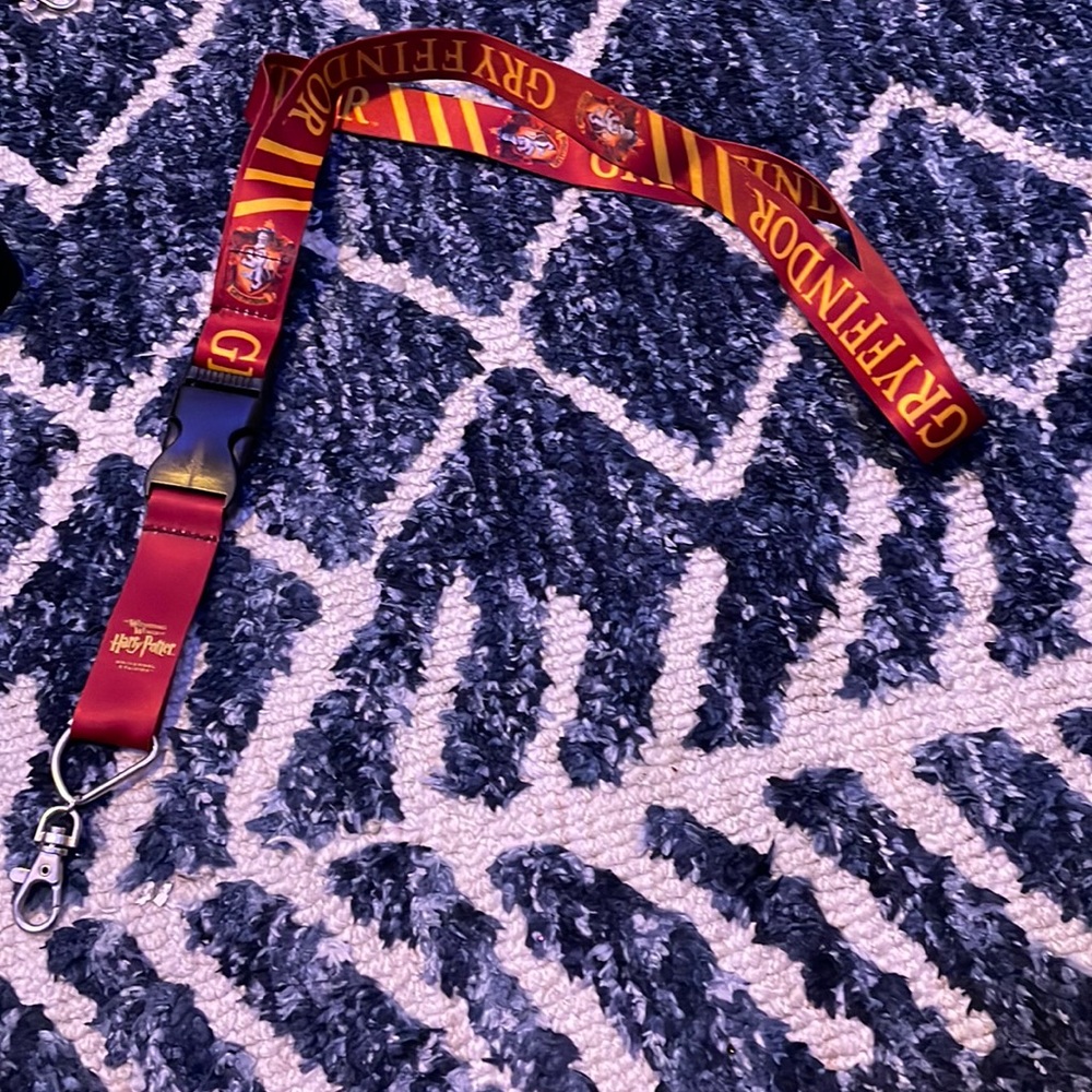 GRYFFINDOR WIZARDING WORLD LANYARD UNIVERALS STUDIOS